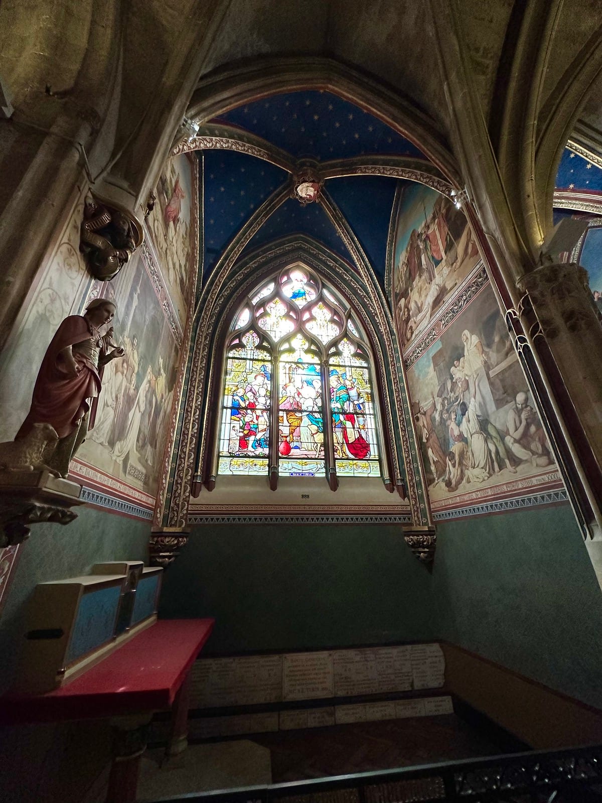 Église Saint-Séverin: A Gothic Masterpiece in the Latin Quarter