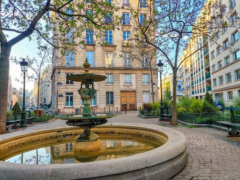 Emily’s Paris - A Fan Walk with Gaby Hafner