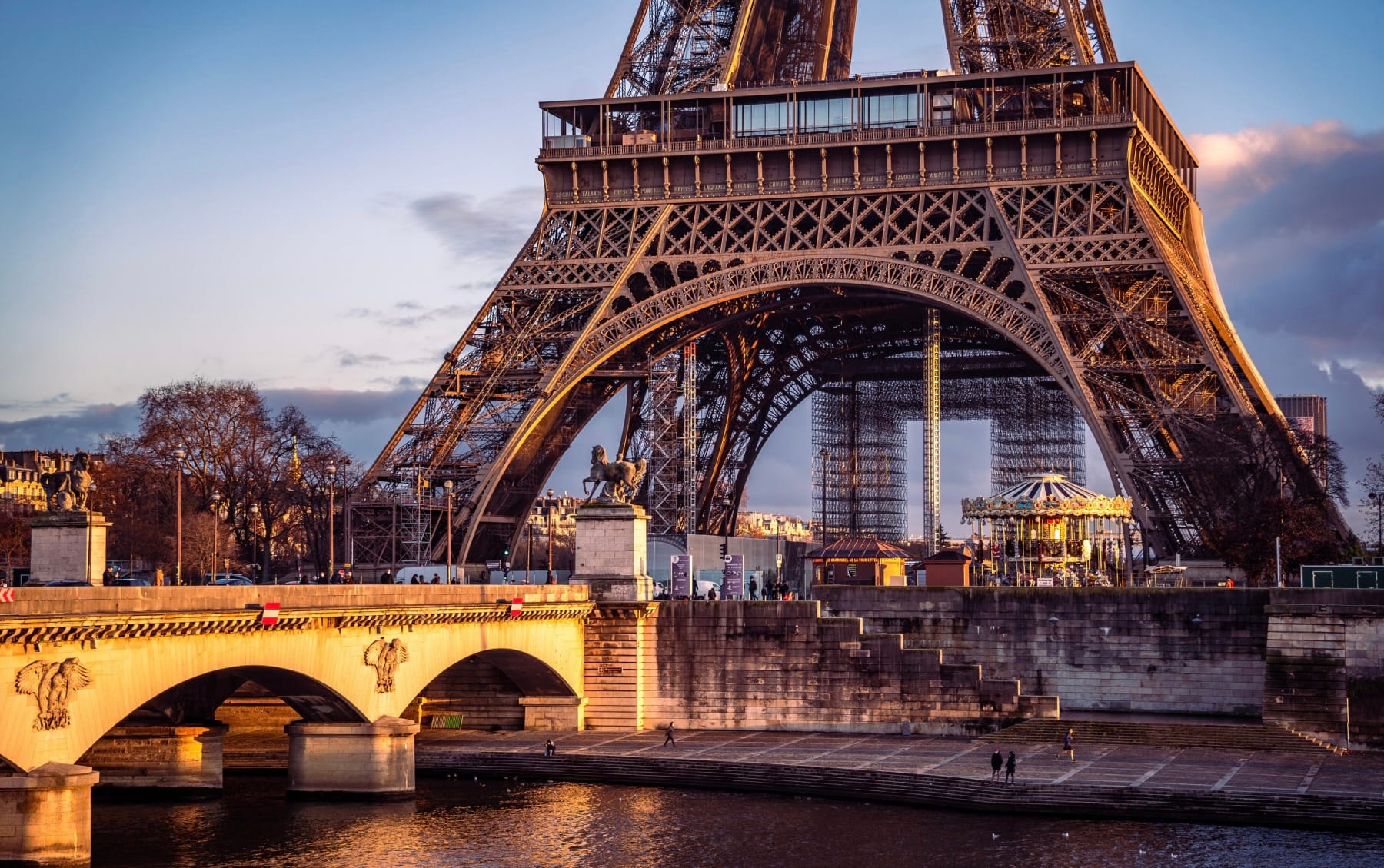 The Essential Eiffel Tower: Building the Impossible