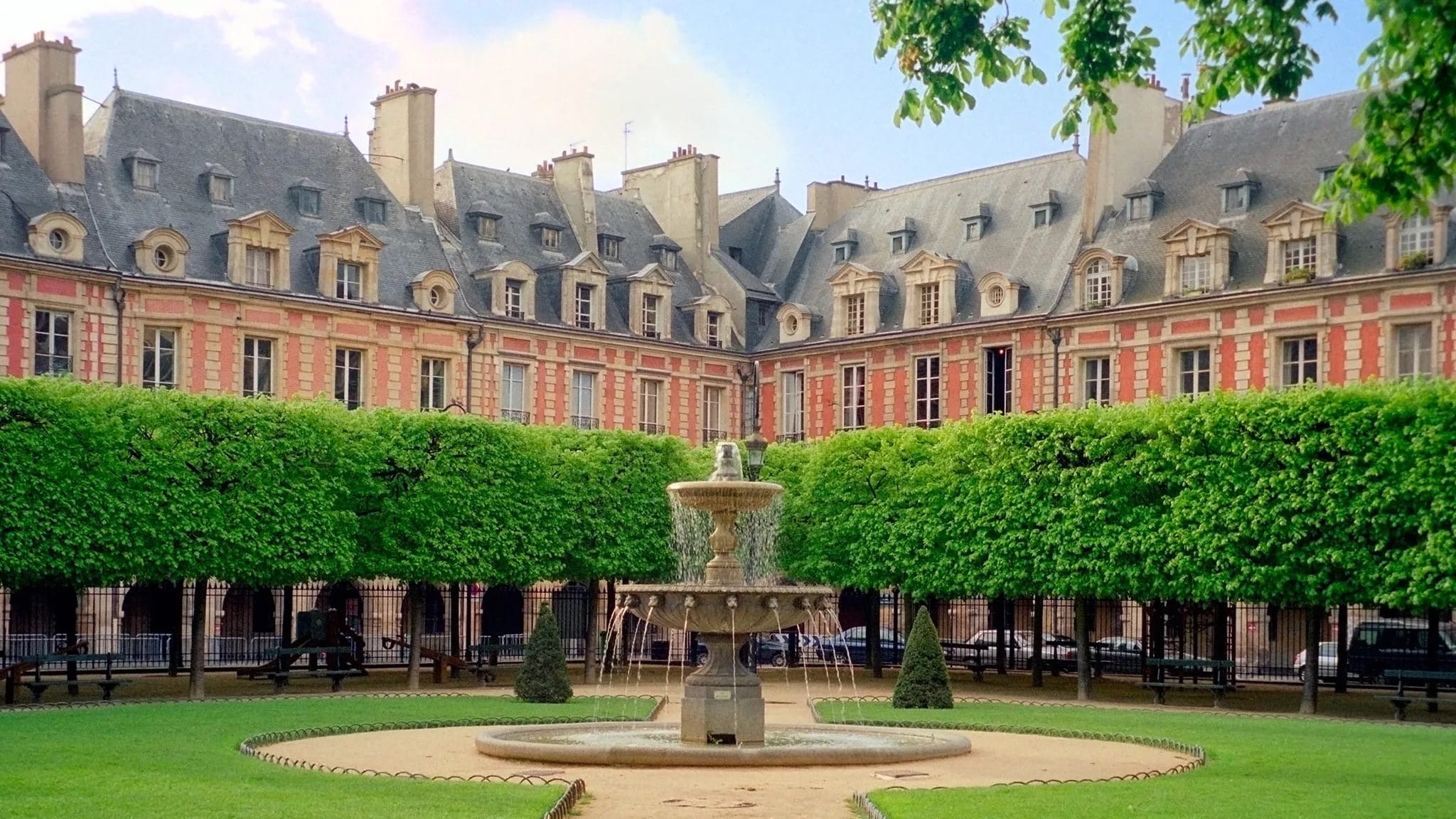 A History Walk in the Marais: From Medieval to Modern
