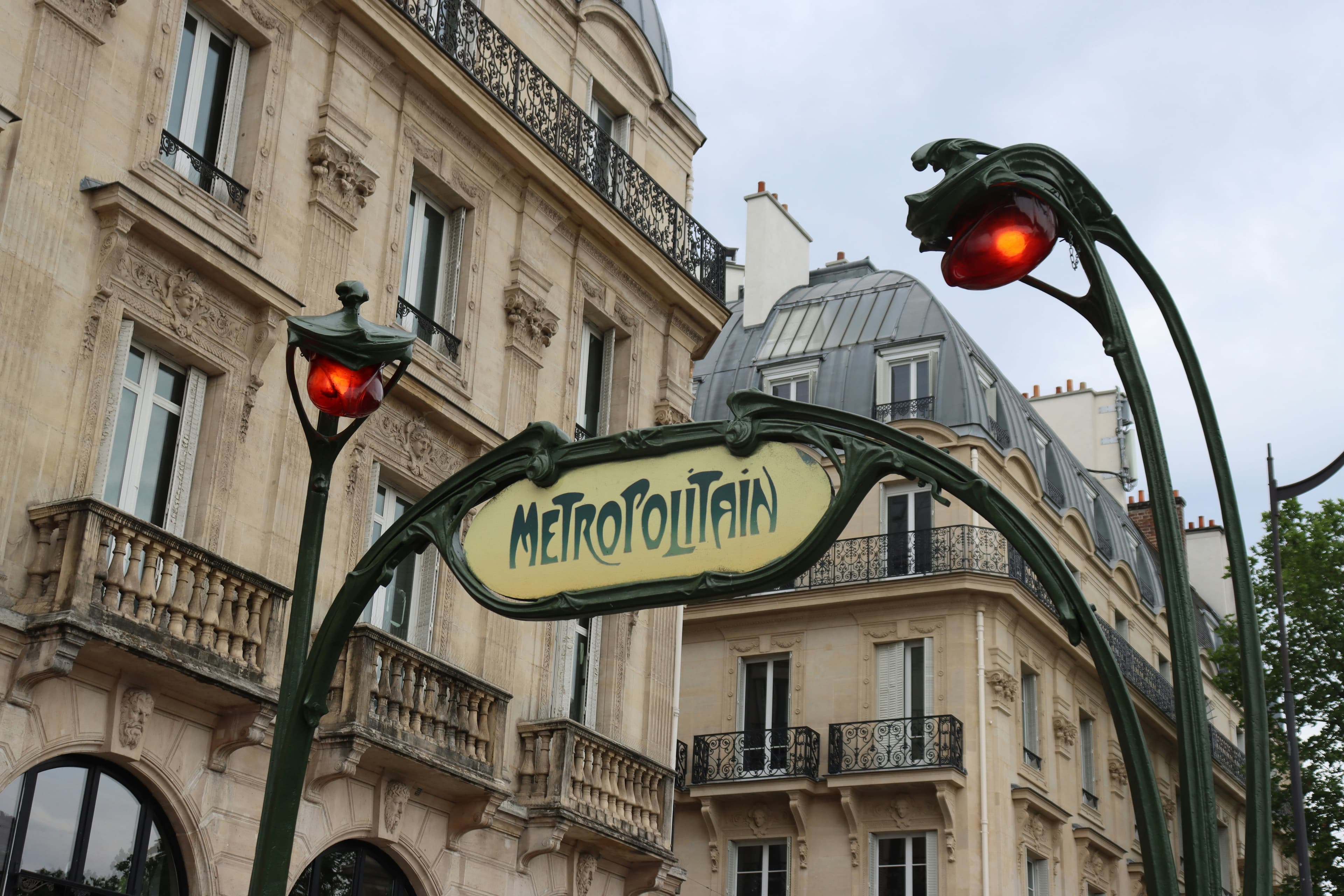 Blanche Metro Station